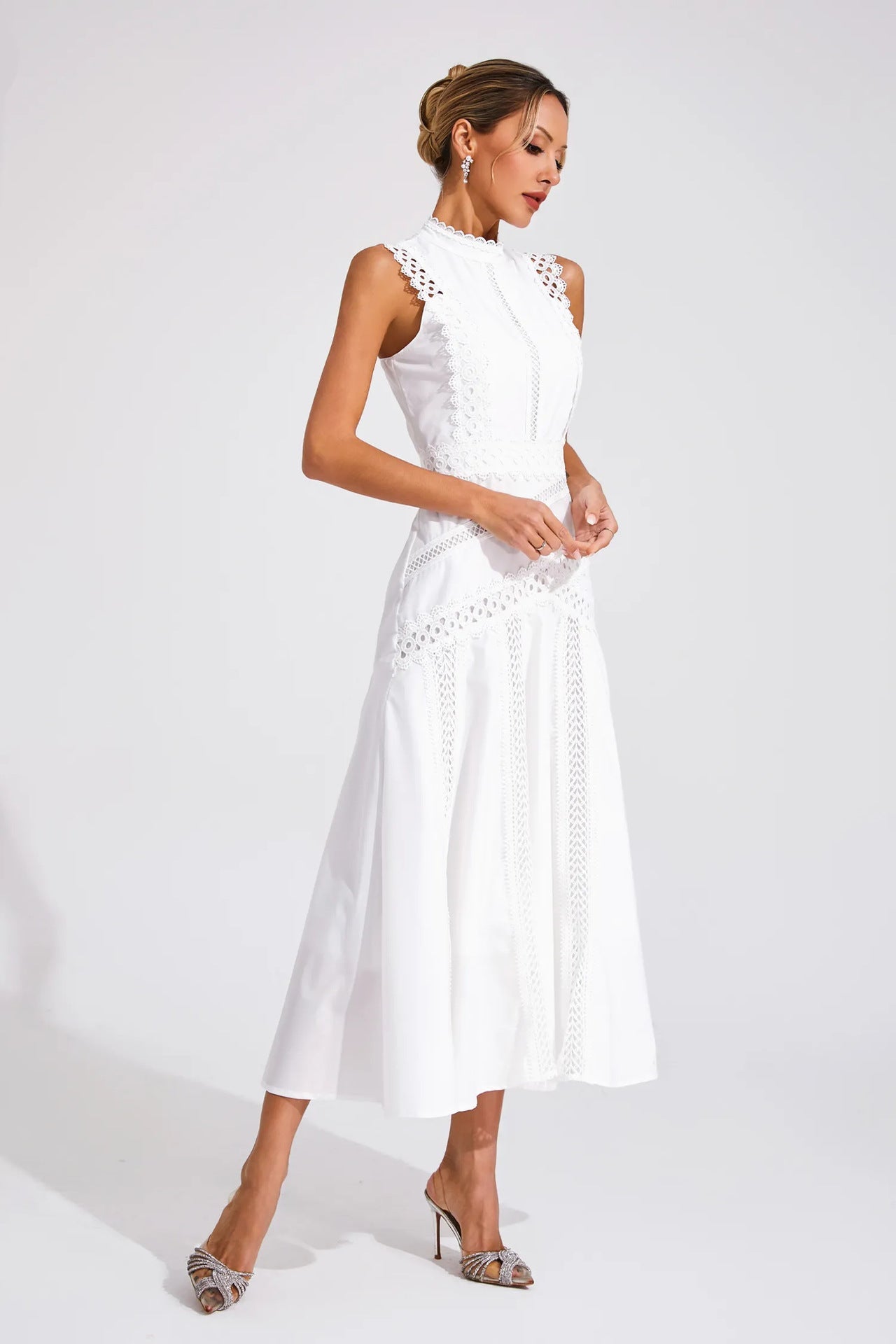 Elegance Lace Panelled Sleeveless Dress