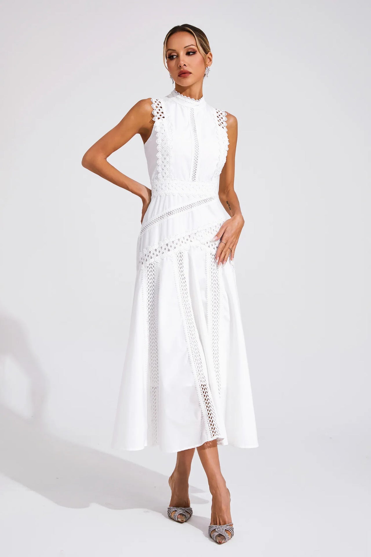 Elegance Lace Panelled Sleeveless Dress